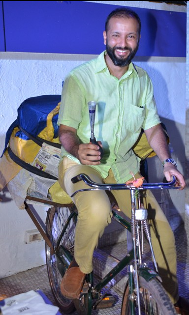 GM Saurabh Khanna rides the Poder cycle